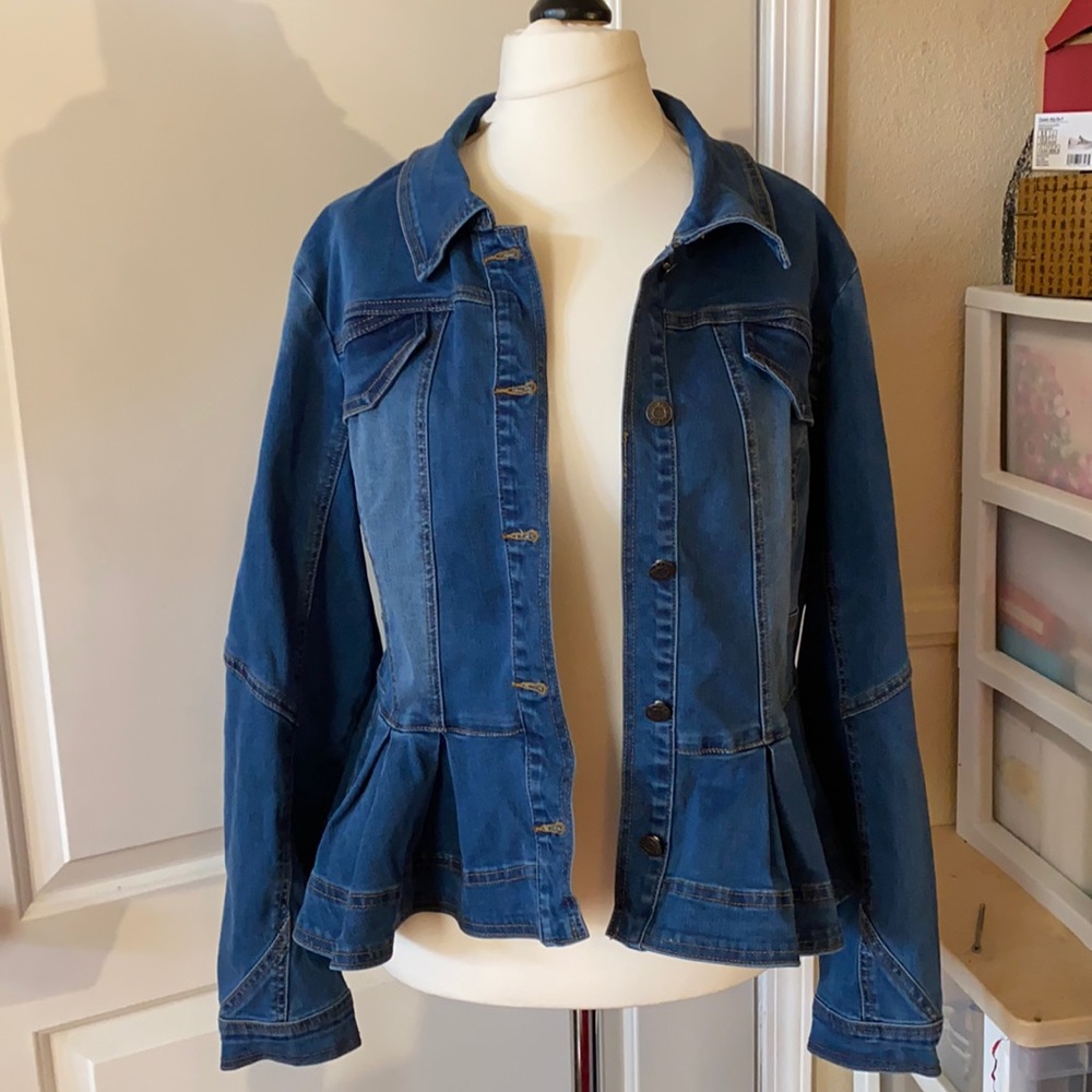 Denim peplum jacket size 1x has ruffles on bottom